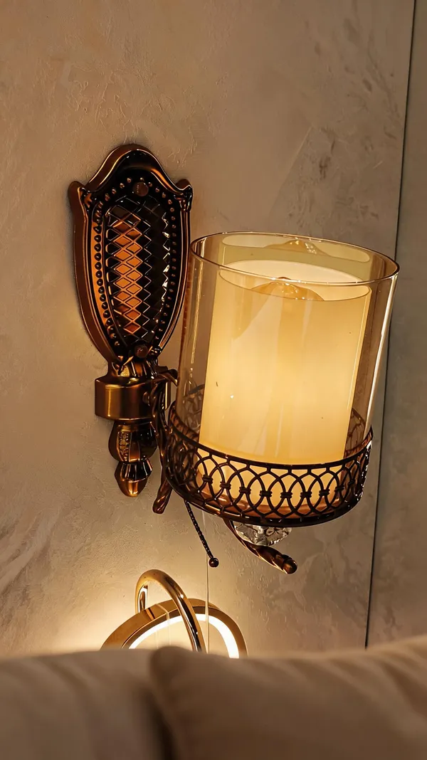 Metal_Glass_Vintage_Lattice_Bronze_Wall_Sconce_Candle_Holder