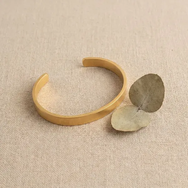 Gold_Brass_Premium_And_Elegant_Bracelet_For_Unisex