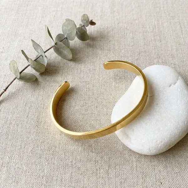 Gold_Brass_Premium_And_Elegant_Bracelet_For_Unisex