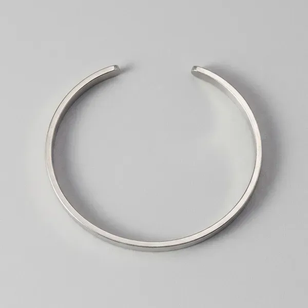 Silver_Brass_Premium_And_Elegant_Bracelet_For_Unisex