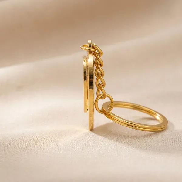 Gold_Metal_Premium_And_Elegant_Key_Chain_For_Unisex