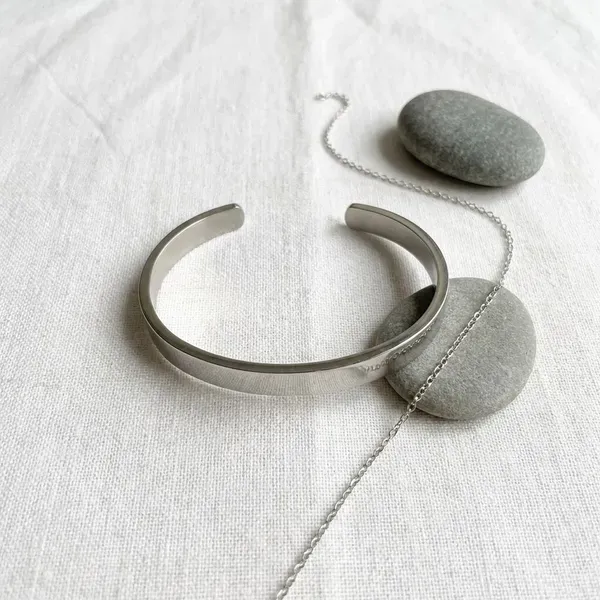 Silver_Brass_Premium_And_Elegant_Bracelet_For_Unisex