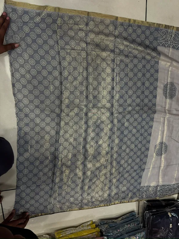 soma_Silver_Grey_Cotton__Embroidered_Saree_With_Intricate_Zari_Border_And_Pallu