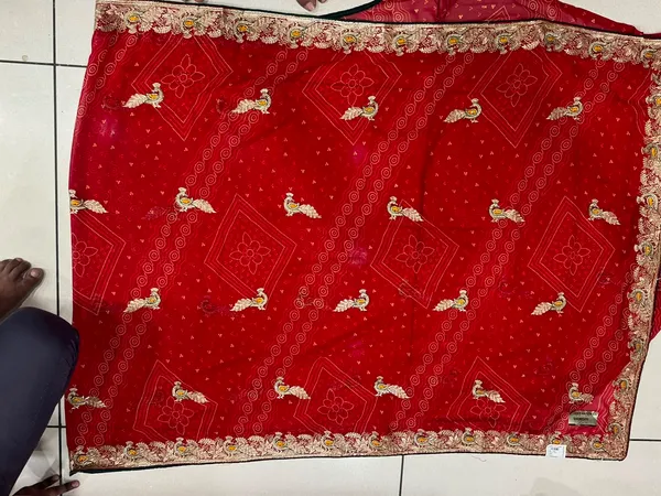 soma_Classic_Red_Saree_With_Intricate_Zari_Work_And_Contrast_Dark_Blouse