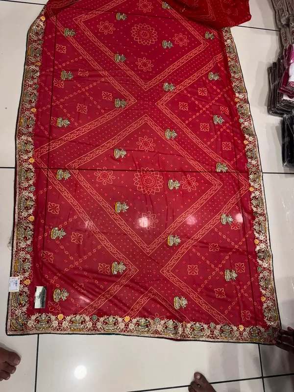 soma_Bright_Red_Crepe_Embroidered_Border_Saree_With_Contrast_Green_Blouse