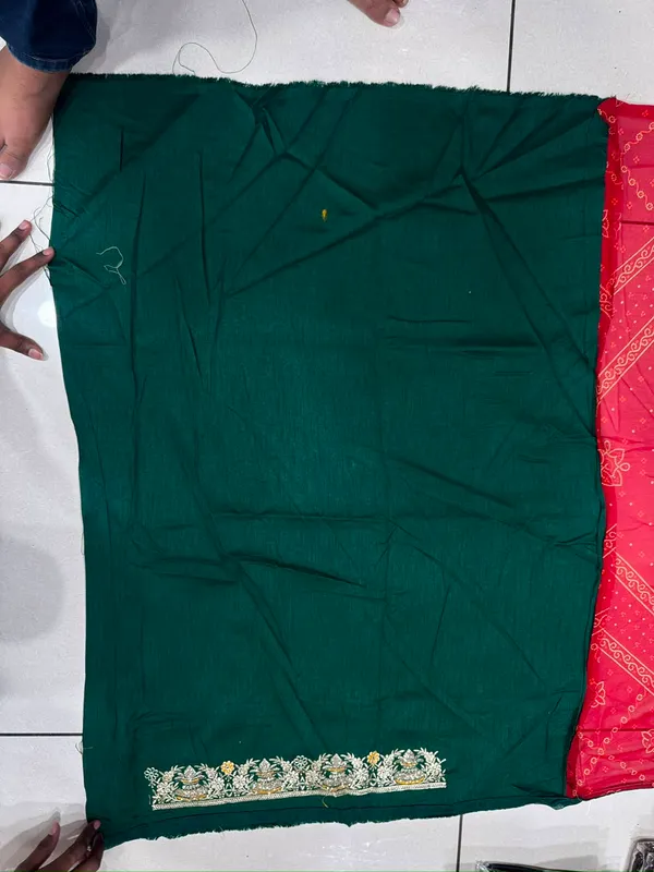 soma_Bright_Red_Crepe_Embroidered_Border_Saree_With_Contrast_Green_Blouse
