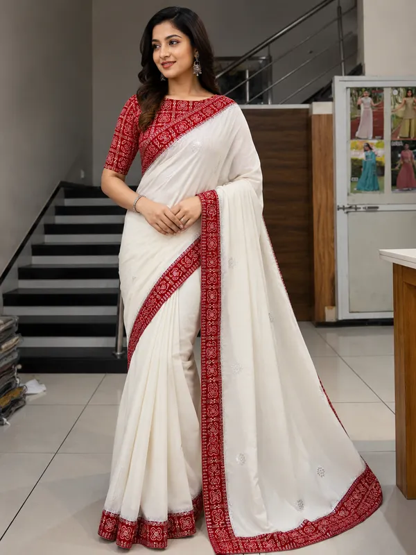 SOMA_White_Crepe_Bandhani_Red_Border_Saree_With_Bandhej_Blouse