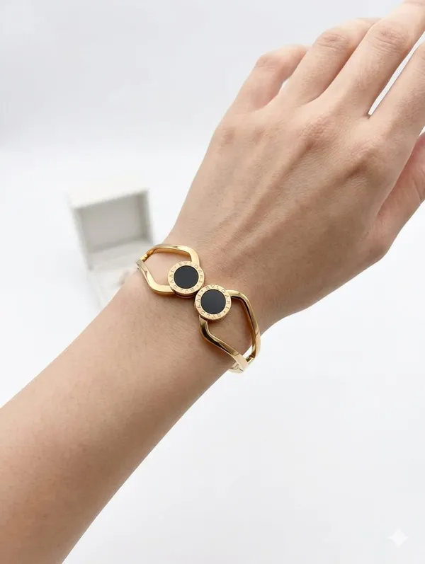 Gold_Enamel_Roman_Disc_Onyx_Inlay_Hinged_Bangle_Bracelet_For_Unisex