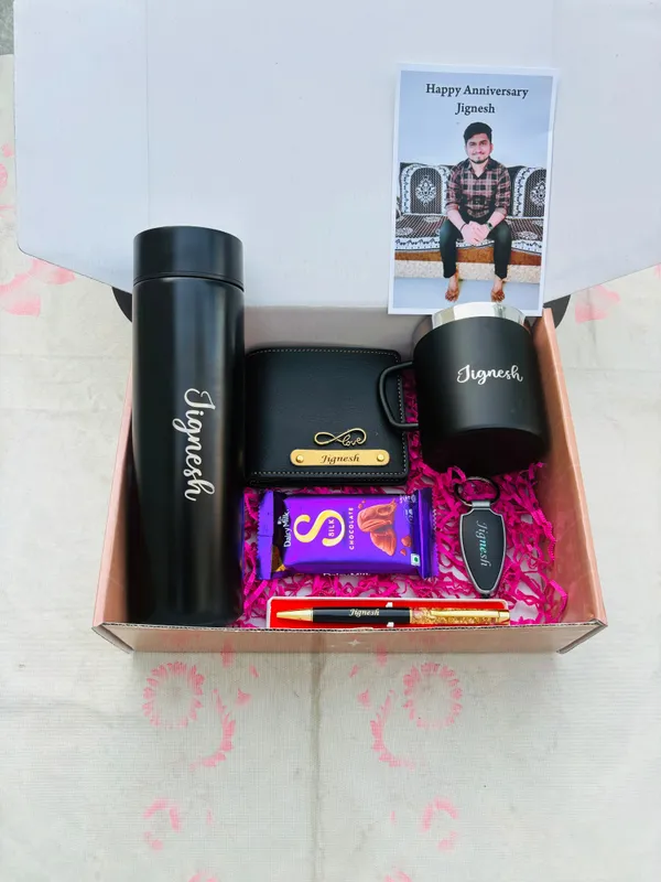 Multicolor_Mix_Material_Personalized_Anniversary_Gift_Hamper_For_Men