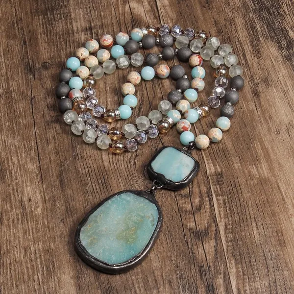 Stone_Beaded_Pendant_Necklace_For_Women