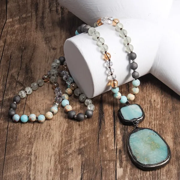 Stone_Beaded_Pendant_Necklace_For_Women