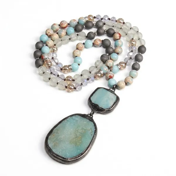 Stone_Beaded_Pendant_Necklace_For_Women