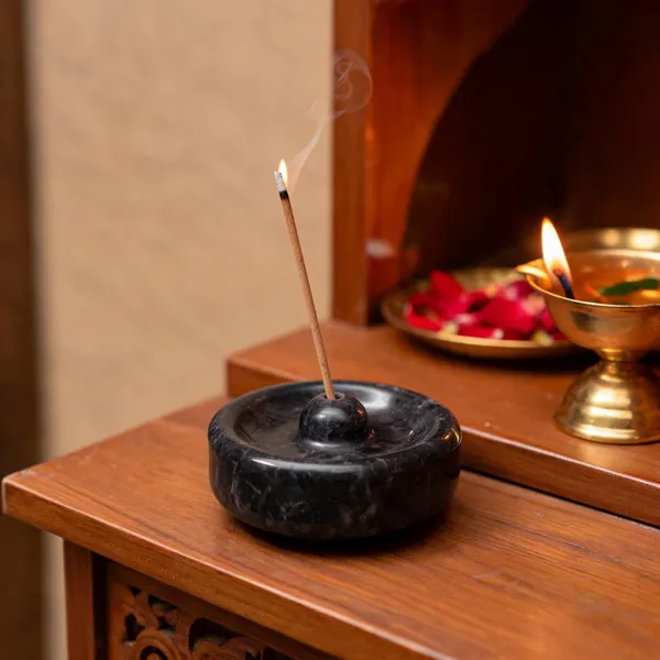 Black_Marble_Pooja_Round_Agarbatti_Stand