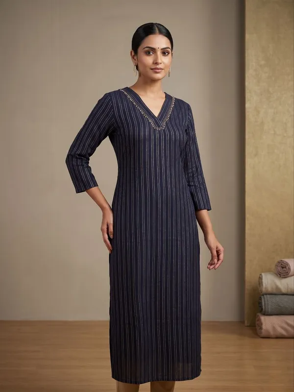 Stylish_Embroidered_Kurti_Simple_Elegant_Design