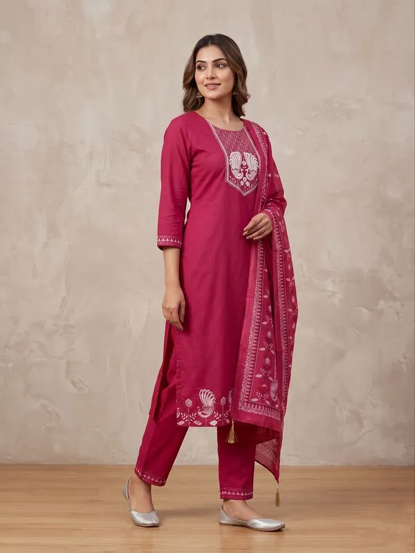 Women_Stylish_Embroidered_Suit_Set_With_Dupatta