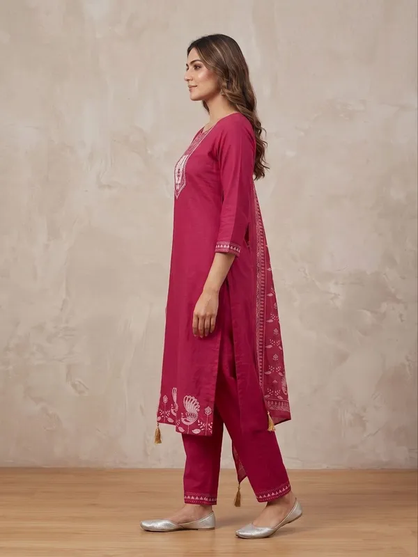 Women_Stylish_Embroidered_Suit_Set_With_Dupatta