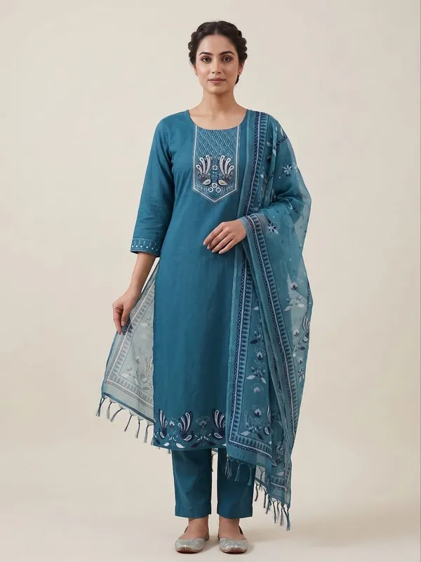 Trendy_Kurti_Pant_Set_With_Printed_Dupatta