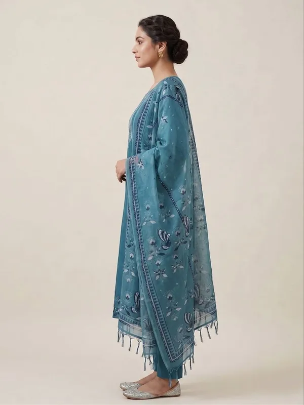 Trendy_Kurti_Pant_Set_With_Printed_Dupatta