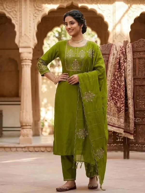 Green_Embroidery_Viscose_Silk_Kurti_Set_|_Hand_Work_|_Festive_&_Party_Wear