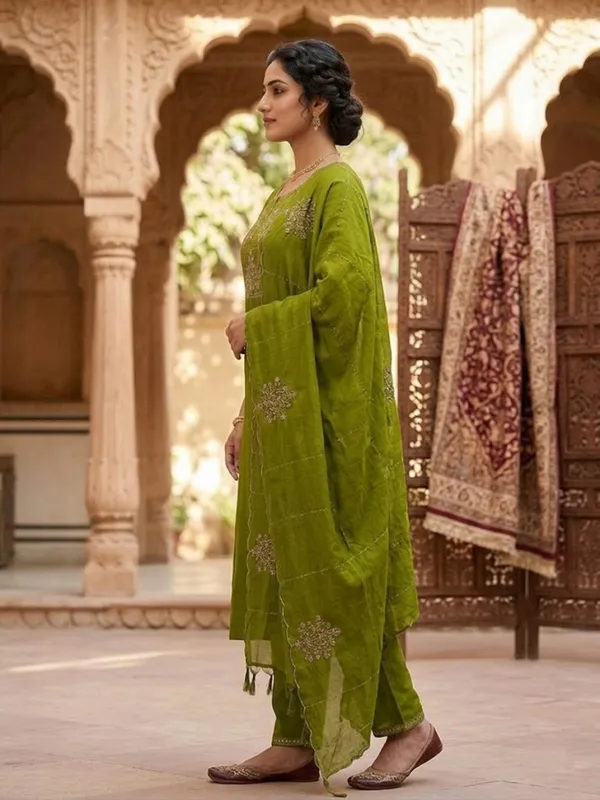 Green_Embroidery_Viscose_Silk_Kurti_Set_|_Hand_Work_|_Festive_&_Party_Wear