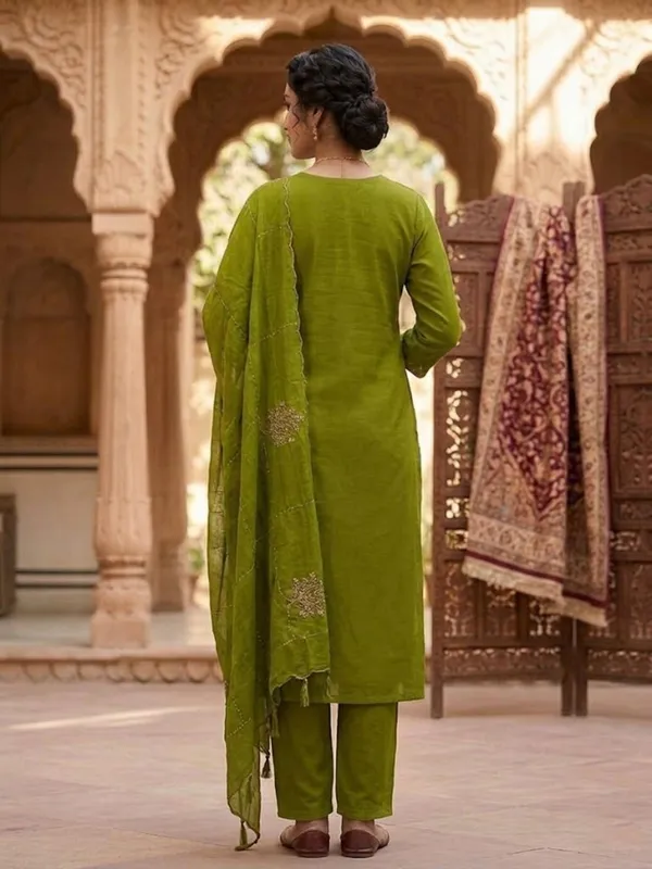 Green_Embroidery_Viscose_Silk_Kurti_Set_|_Hand_Work_|_Festive_&_Party_Wear