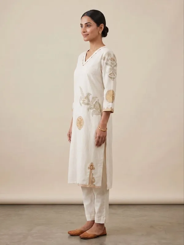 Stylish_Printed_Kurti_With_Zari_Work