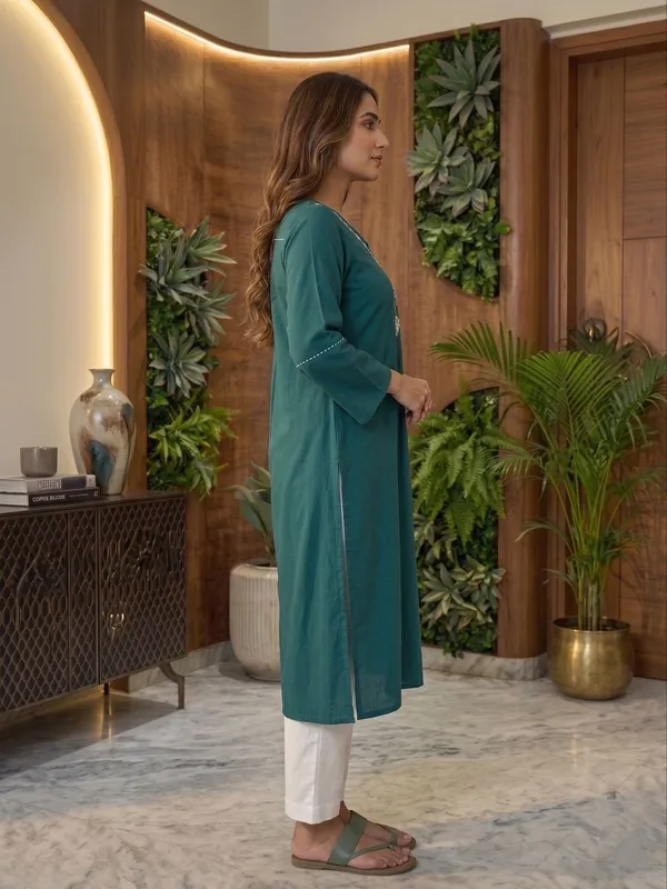 Women_Embroidered_Kurti_For_Daily_Wear