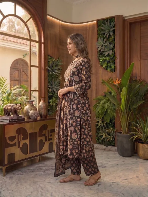 Stylish_Kurti_Set_With_Dupatta_And_Pockets