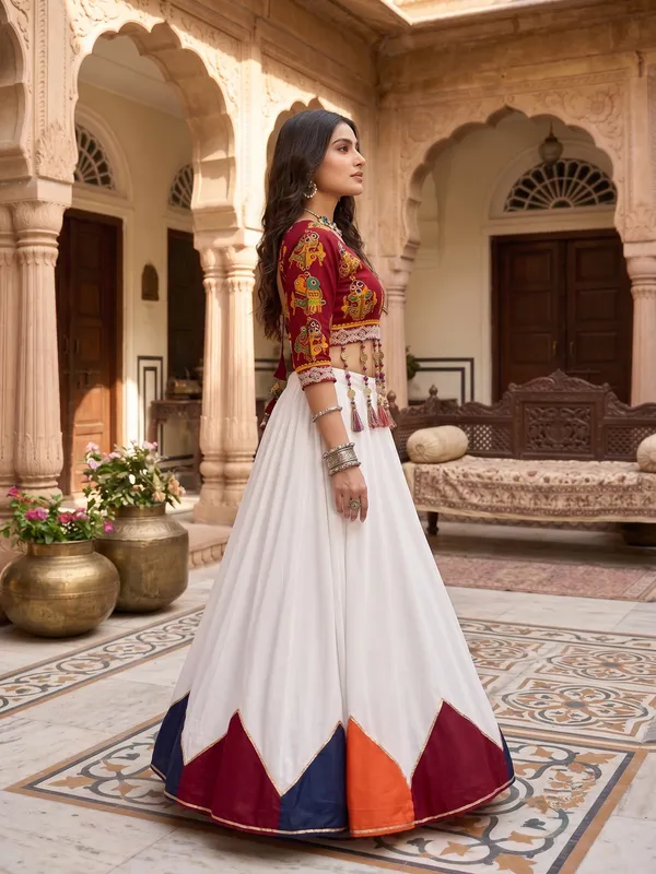 Navratri_Special_White_and_Maroon_Printed_Chaniya_Choli_Set