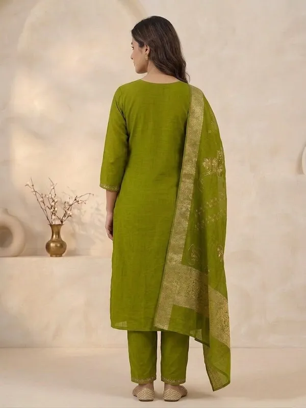 Green_Viscose_Mango_Silk_Kurti_Pant_Set_with_Jacquard_Dupatta
