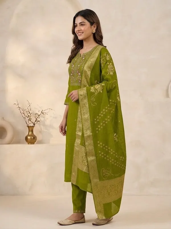 Green_Viscose_Mango_Silk_Kurti_Pant_Set_with_Jacquard_Dupatta