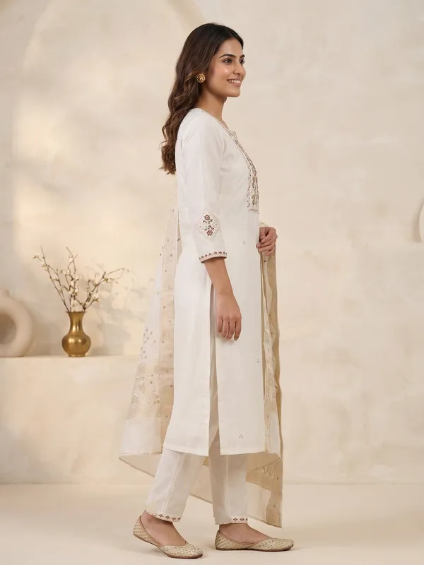 White_Viscose_Mango_Silk_Kurti_Pant_Set_with_Jacquard_Dupatta