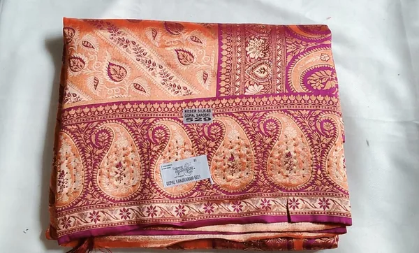 Peach_And_Maroon_Paisley_Print_Saree_With_Border