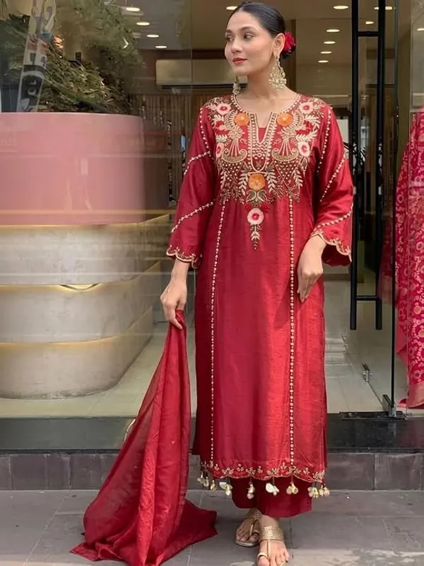 Red_Georgette_Embroidered_Straight_Kurta_With_Dupatta_For_Women