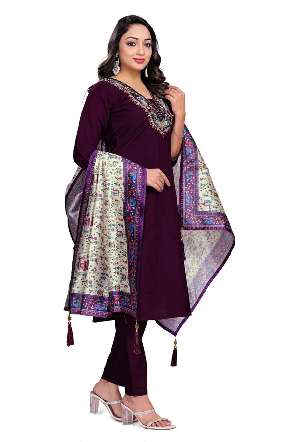 Wine_Purple_Georgette_Embroidered_Straight_Kurta_Pant_Set_With_Dupatta_For_Women