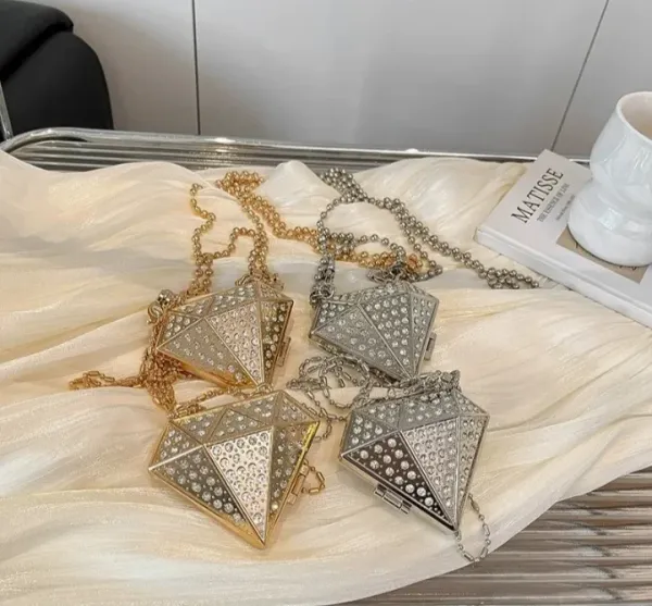 Veloure_Amara_Crystal_Diamond_Clutch_-_Luxury_Geometric_Evening_Minaudiere