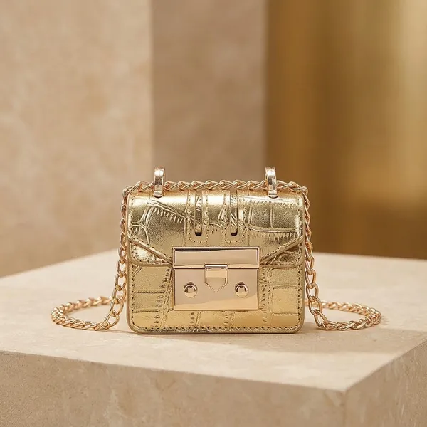 Veloure_Elixir_Crystal_Perfume_Bottle_Luxury_Mini_Evening_Bag