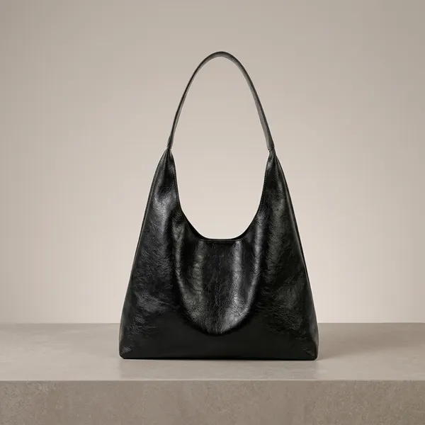 Veloure_Everyday_Tote_Bag_In_Black_Minimal_Luxury_Shoulder_Bag_For_Women