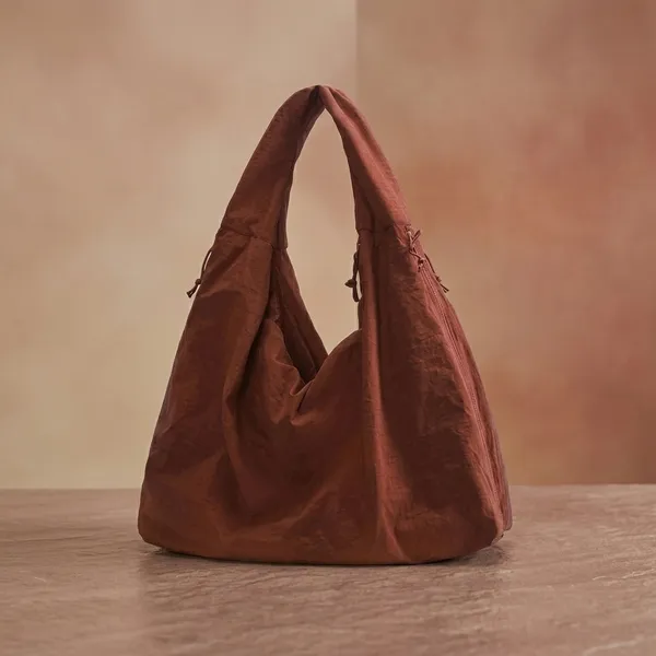 Veloure_Discover_The_Buddy_Bag._A_Luxury_Minimalist_Slouchy_Hobo_Shoulde