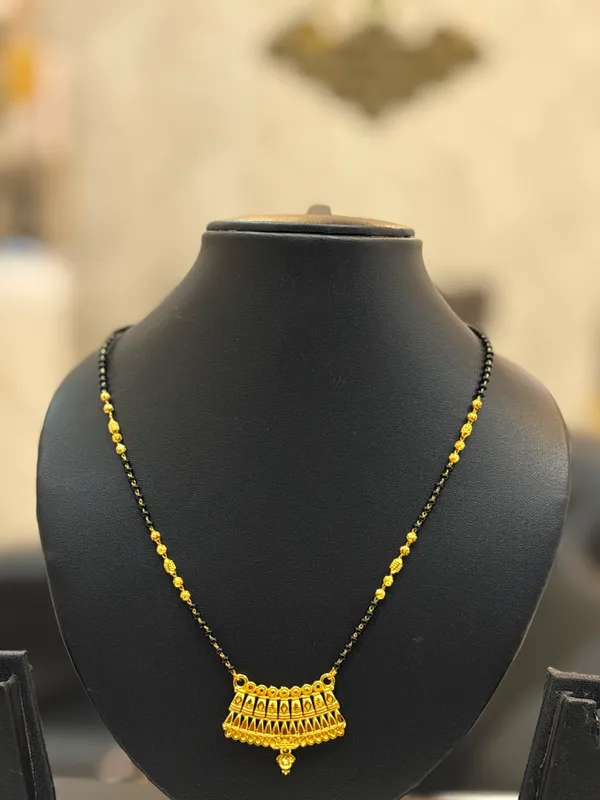 Black_And_Gold_Plated_Bead_Mangalsutra_For_Women