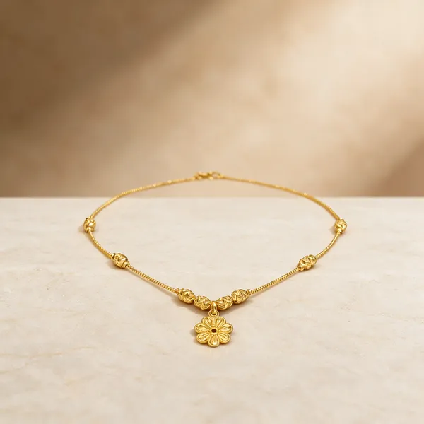 Black_And_Gold_Plated_Floral_Pendant_Mangalsutra_For_Women