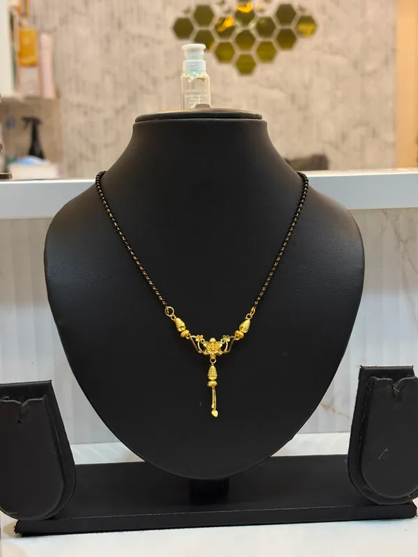 Black_And_Gold_Plated_Bead_Stone_Mangalsutra_For_Women