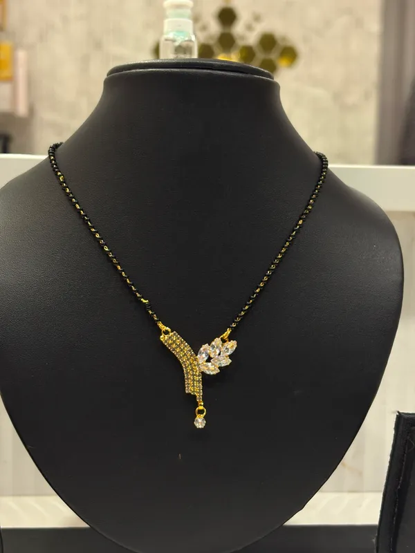 Black_And_Gold_Plated_Crystal_Floral_Mangalsutra_For_Women