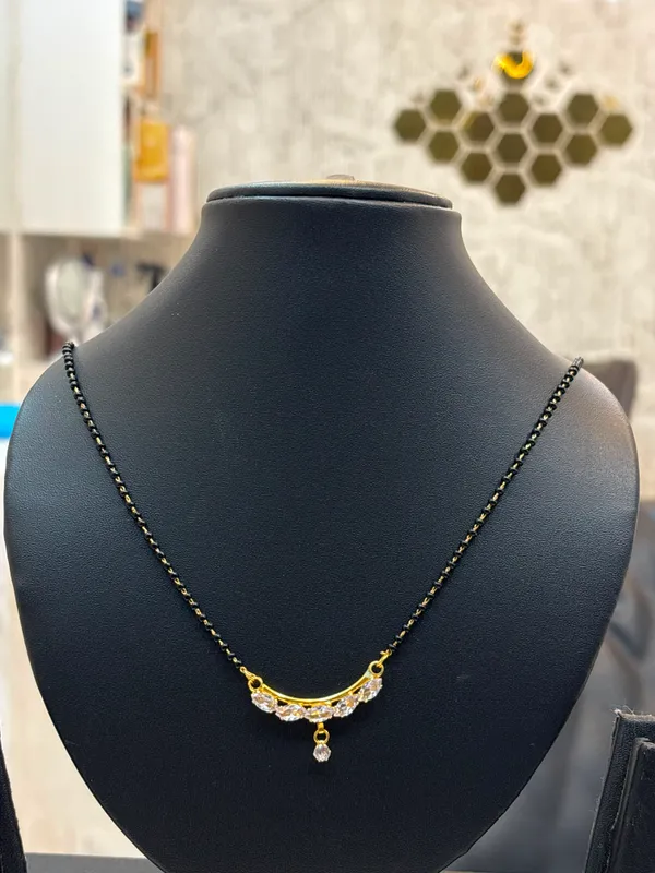 Black_And_Gold_Plated_Pendant_Mangalsutra_For_Women