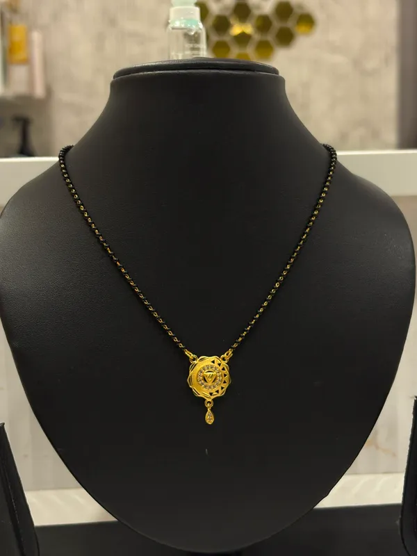 Black_And_Gold_Plated_Brass_Bead_Gold_Pendant_Mangalsutra_For_Women