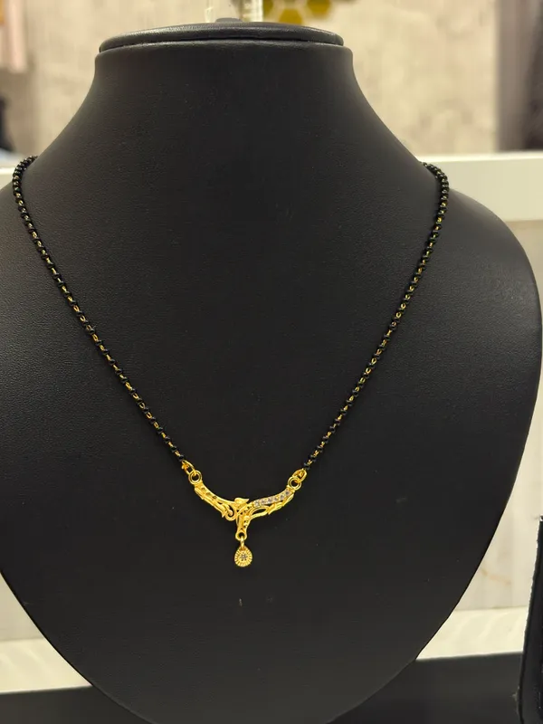 Black_And_Gold_Plated_Traditional_Mangalsutra_For_Women