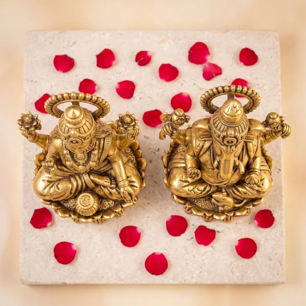 Antique_Brass_Lakshmi_Ganesha_Idol_Set_On_Lotus_Base