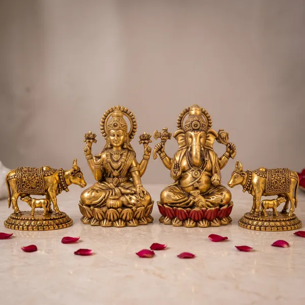 Antique_Brass_Lakshmi_Ganesha_Idol_Set_With_Kamdhenu_Cow_Pair