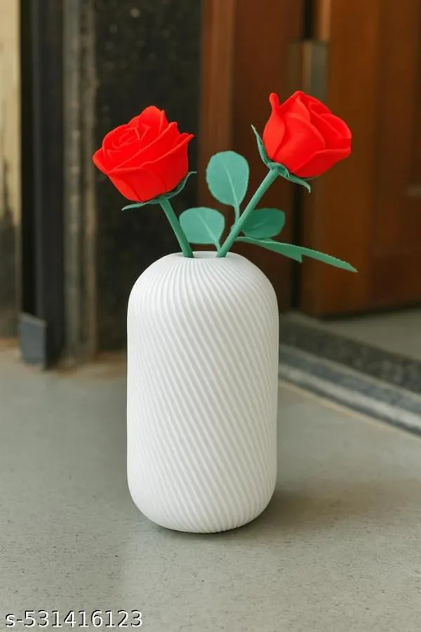 Plastic_White_Spiral_Vase