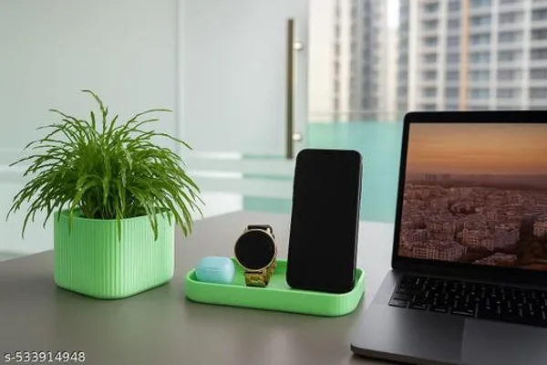 Green_Plastic_Desk_Planter_With_Mobile_Holder
